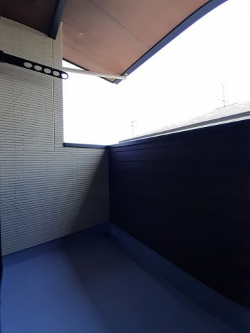 バルコニー　暖かな日差しのふりそそぐバルコニー