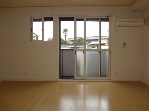 居室・リビング　室内