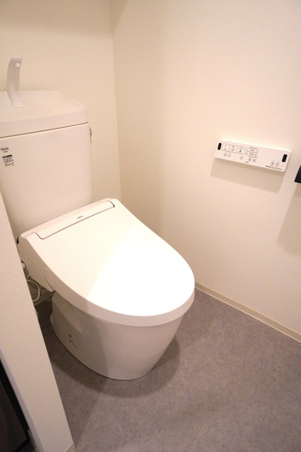 トイレ　※写真は同タイプ住戸です。