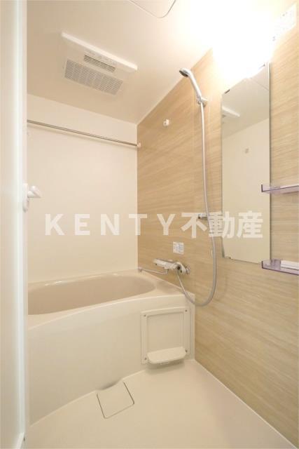 バス・シャワールーム　コンパクトで使いやすいお風呂です