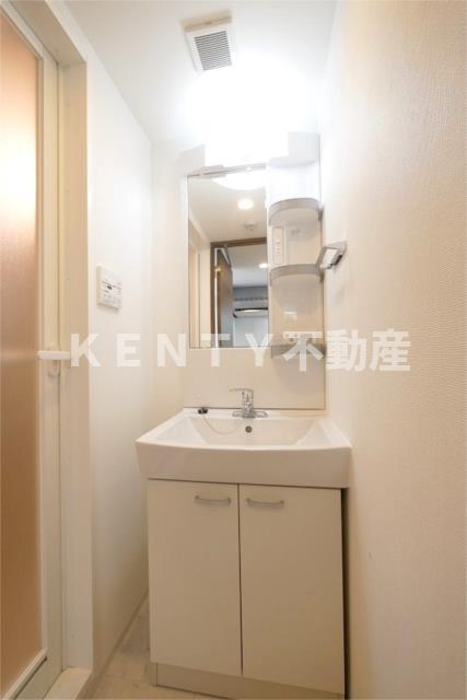 洗面設備　脱衣スペースもあります