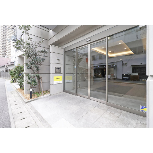 エントランス　落ち着いたエントランスです