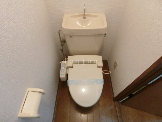 トイレ　ナチュラルで落ち着いた雰囲気のトイレが特徴