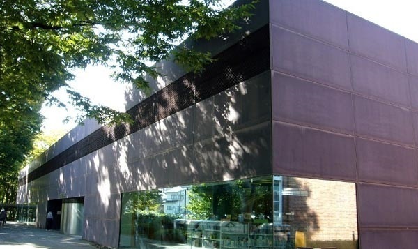 図書館　金沢市立泉野図書館（図書館）まで1500m