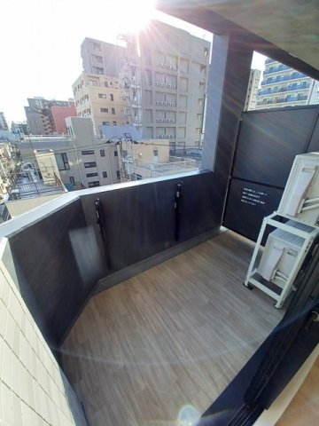 バルコニー　バルコニーからの眺めを楽しみながら食事をしませんか