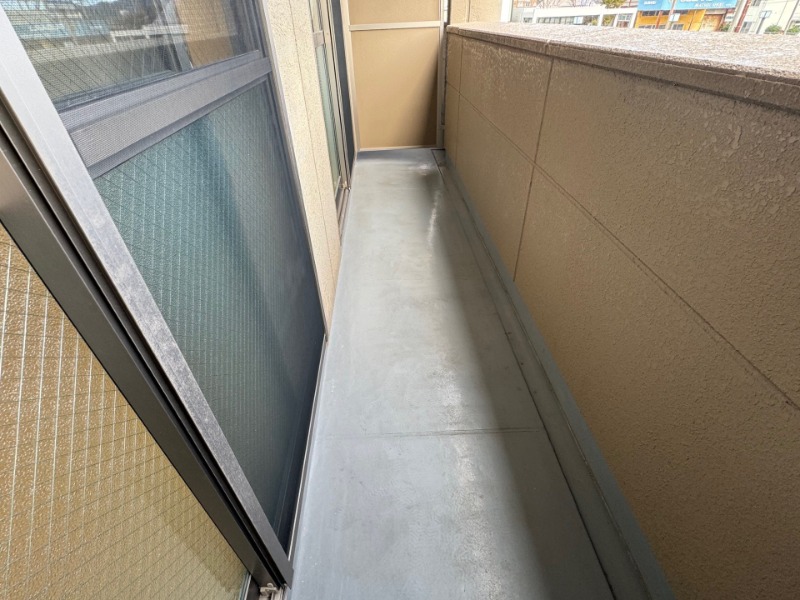 バルコニー　玄関