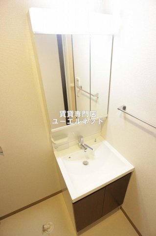 洗面設備　清潔感ある独立洗面台で毎日気持ちよく♪