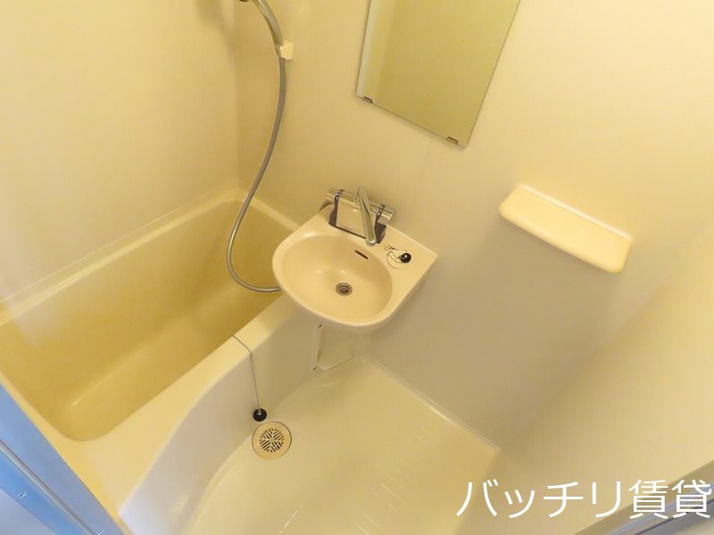 バス・シャワールーム　類似写真使用のため、現状優先。