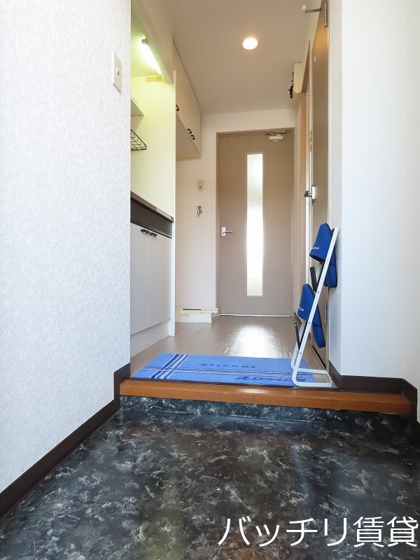 玄関　類似写真使用のため、現状優先。