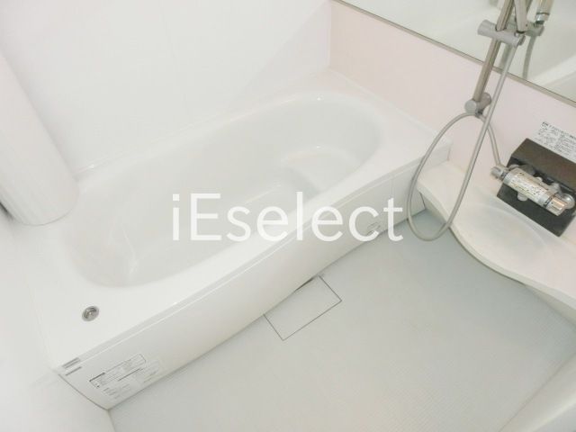 バス・シャワールーム　広々お風呂でリラックス。