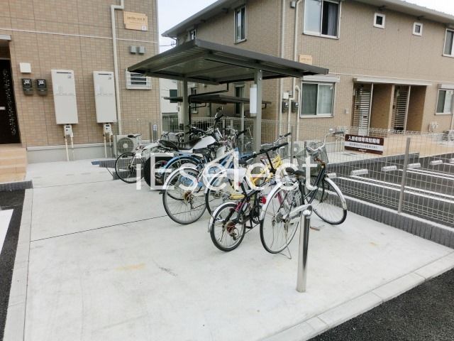 その他共有部分　屋根付きの駐輪場です。