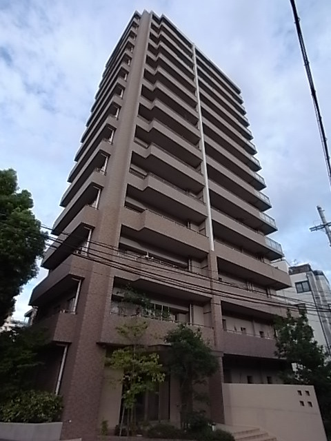 エントランス　タイル貼りの外観