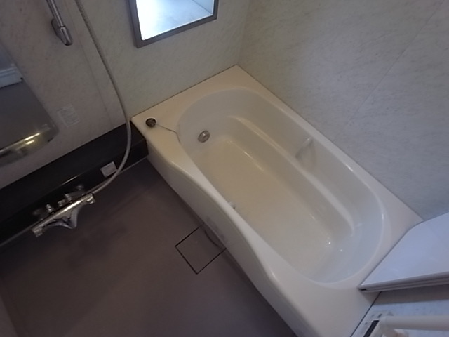 バス・シャワールーム　大きな浴槽でくつろげます☆