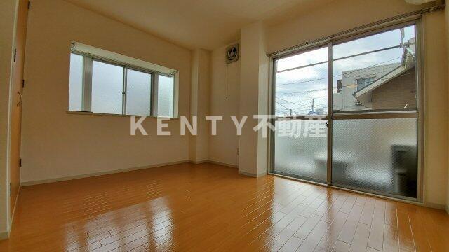 居室・リビング　こちらの居間で趣味の時間をお楽しみください