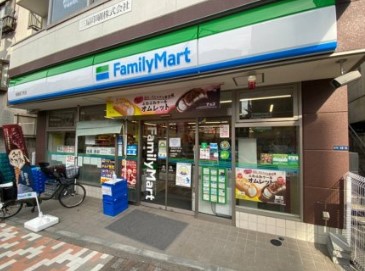コンビニ　ファミリーマート 新宿余丁町店（コンビニ）まで167m