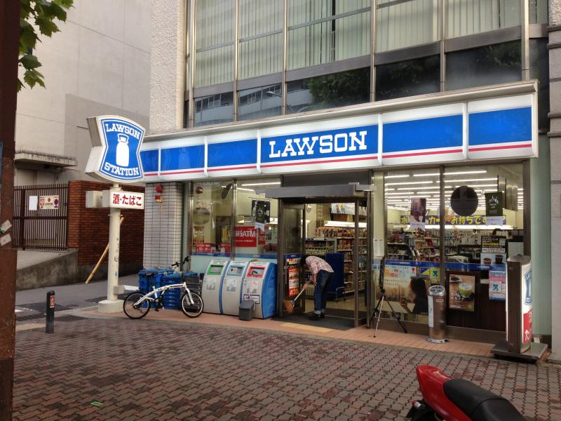 コンビニ　ローソン中山手通二丁目店（コンビニ）まで104m