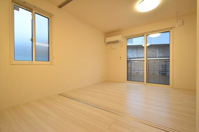 その他部屋・スペース　二面採光のお部屋です、リビングと寝室は仕切ることも可能です☆