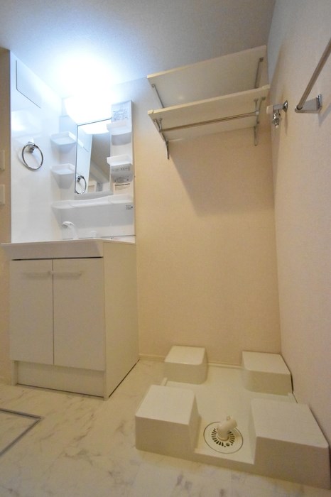 洗面設備　独立洗面化粧台、洗濯置き場あります