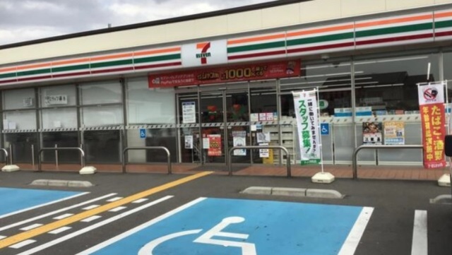 コンビニ　セブンイレブン岩出中黒店（コンビニ）まで363m