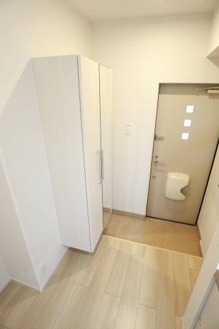 玄関　※建築中の為、同ハウスメーカー施工イメージです。