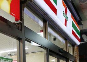 コンビニ　セブンイレブン大阪玉造駅前店（コンビニ）まで100m