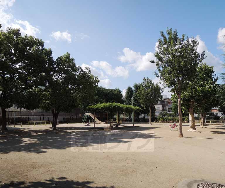 公園　石ヶ坪児童公園（公園）まで500m