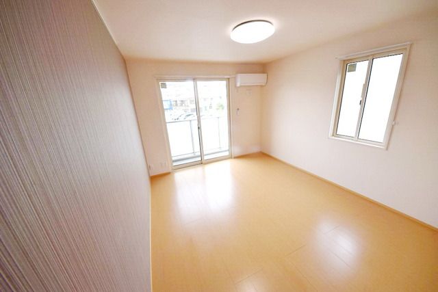 その他部屋・スペース　★角部屋エアコン付き★