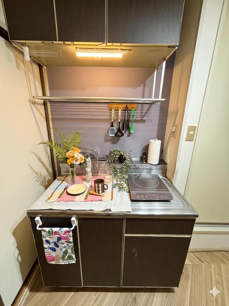 キッチン　レンガ調の壁紙がお洒落なキッチン。新品1口IHコンロあり