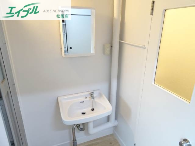 洗面設備　同物件別室写真