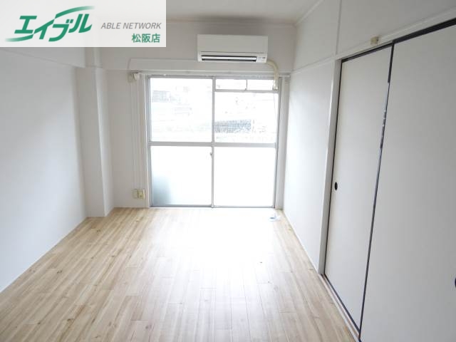 居室・リビング　同物件別室写真