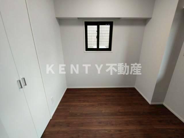 その他部屋・スペース　開放的な寝室です