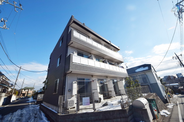 建物外観　★高台になっているので人目も気にならずに日当たり良好★