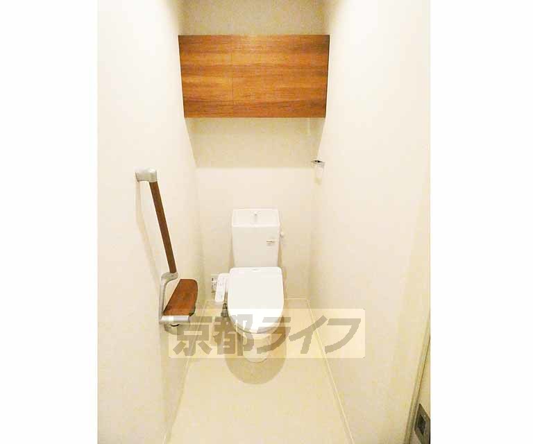 トイレ　ウォシュレット付きで綺麗なトイレです。