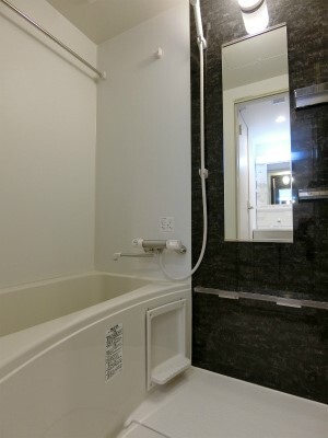 バス・シャワールーム　落ち着いた空間のお風呂です