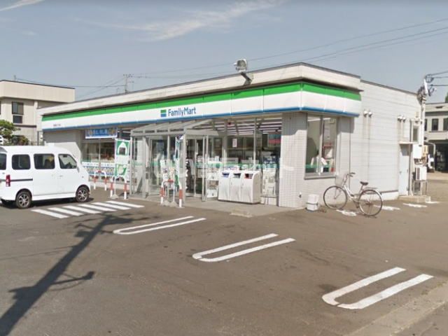 コンビニ　ファミリーマート 弘前清水三丁目店（コンビニ）まで553m