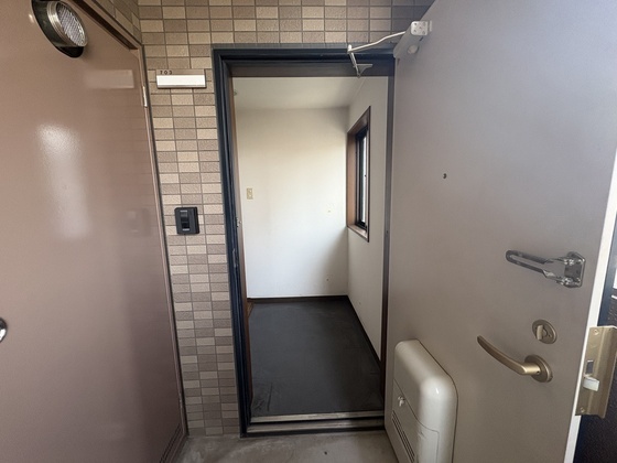 玄関　※別部屋の写真です