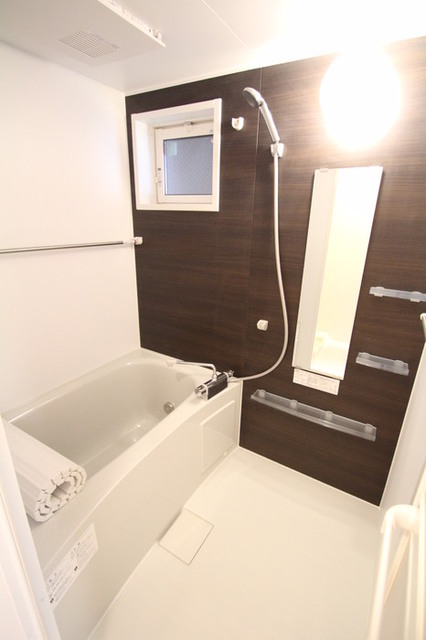 バス・シャワールーム　乾燥・追い焚き機能付きの浴室♪