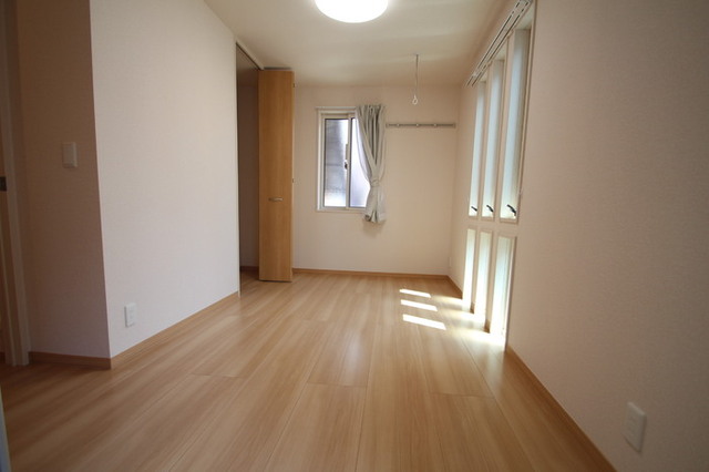 その他部屋・スペース　洋室は２面採光で陽当たり良好！