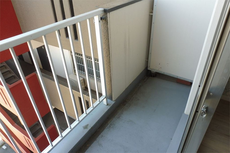 バルコニー　バルコニーからの眺めを楽しみながら食事をしませんか