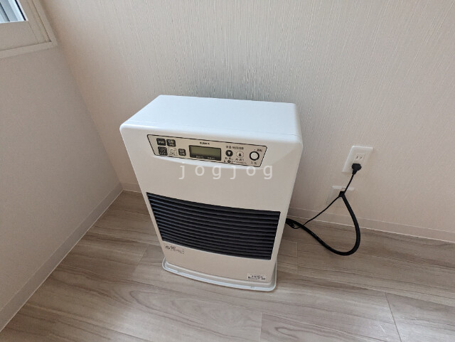 その他設備　灯油ＦＦ式ストーブ