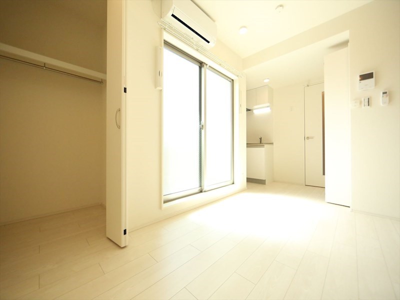 居室・リビング　洋室7.4帖　クローゼット付（収納充実してます）