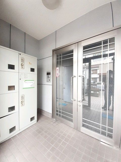エントランス　仲介手数料は賃料の0.54ヶ月でご紹介します