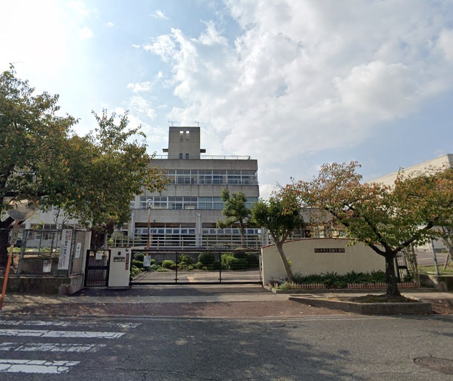 小学校　岸和田市立太田小学校（小学校）まで521m