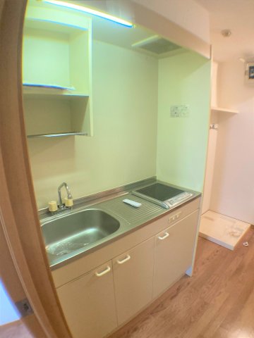 キッチン　別部屋同一間取りのお写真となります。