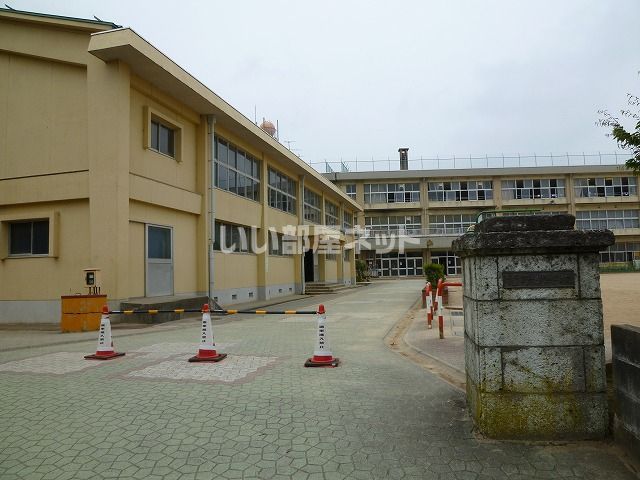 小学校　高岡市立野村小学校（小学校）まで608m