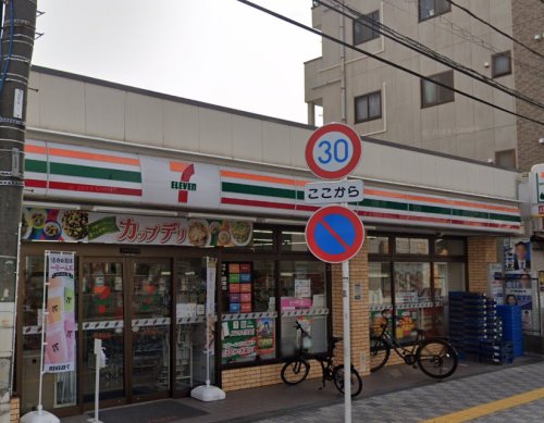 コンビニ　セブンイレブン（コンビニ）まで589m