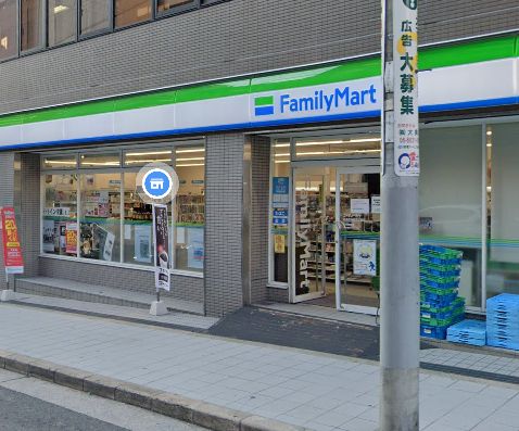 コンビニ　ファミリーマート　内久宝寺三丁目（コンビニ）まで208m