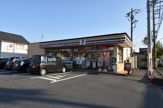 コンビニ　セブンイレブン蓮田西新宿一丁目店（コンビニ）まで526m