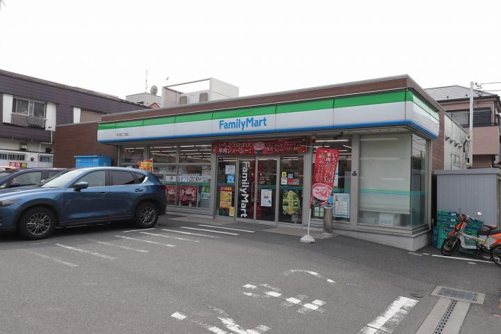 コンビニ　ファミリーマート（コンビニ）まで217m