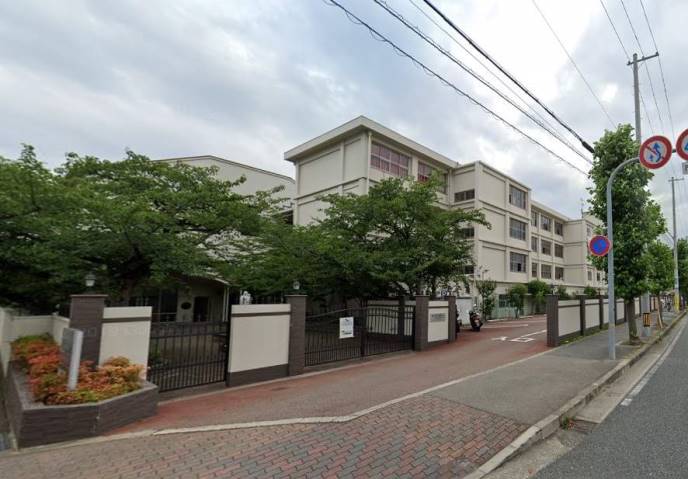 高校・高専　百合学院高等学校（高校・高専）まで593m